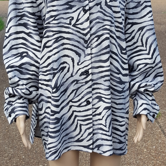 Joan Leslie Zebra pattern blouse - Picture 3 of 4